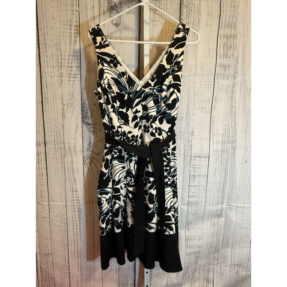 Jones Wear Dress Women’s Size 14 White Black And Blue Floral V Neck Dress Belted